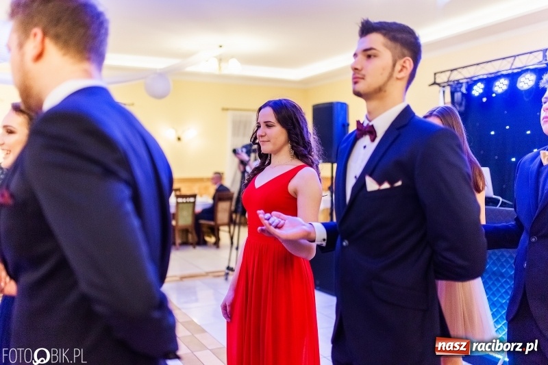 Zdjęcie w galerii na portalu naszraciborz.pl: Sportowcy i mundurowi z ZSOMS na studniówce w Pogrzebieniu  wiadomości z regionu