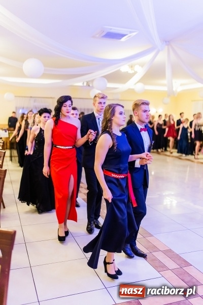 Zdjęcie w galerii na portalu naszraciborz.pl: Sportowcy i mundurowi z ZSOMS na studniówce w Pogrzebieniu  wiadomości z regionu