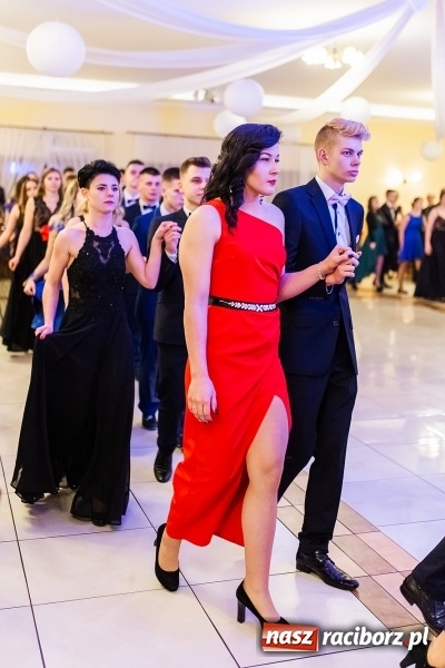 Zdjęcie w galerii na portalu naszraciborz.pl: Sportowcy i mundurowi z ZSOMS na studniówce w Pogrzebieniu  wiadomości z regionu