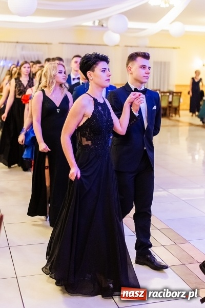 Zdjęcie w galerii na portalu naszraciborz.pl: Sportowcy i mundurowi z ZSOMS na studniówce w Pogrzebieniu  wiadomości z regionu