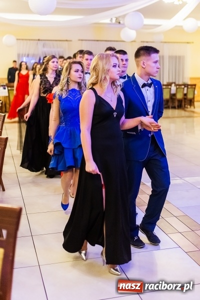 Zdjęcie w galerii na portalu naszraciborz.pl: Sportowcy i mundurowi z ZSOMS na studniówce w Pogrzebieniu  wiadomości z regionu