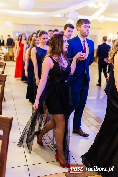 Zdjęcie w galerii na portalu naszraciborz.pl: Sportowcy i mundurowi z ZSOMS na studniówce w Pogrzebieniu  wiadomości z regionu