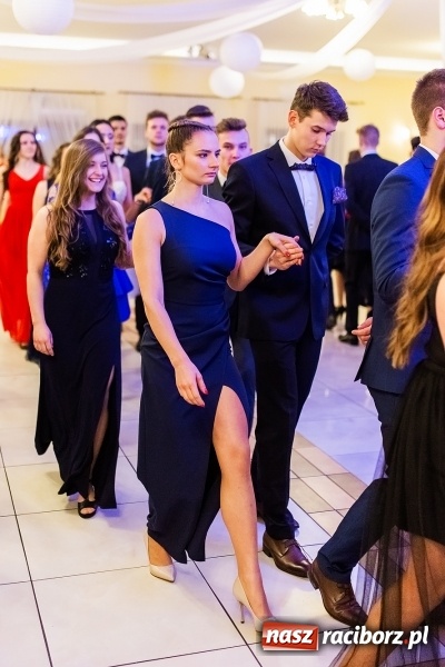 Zdjęcie w galerii na portalu naszraciborz.pl: Sportowcy i mundurowi z ZSOMS na studniówce w Pogrzebieniu  wiadomości z regionu