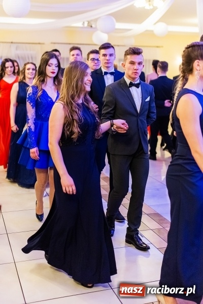 Zdjęcie w galerii na portalu naszraciborz.pl: Sportowcy i mundurowi z ZSOMS na studniówce w Pogrzebieniu  wiadomości z regionu