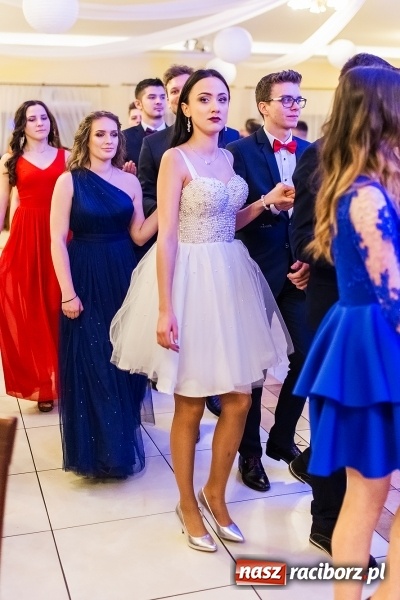 Zdjęcie w galerii na portalu naszraciborz.pl: Sportowcy i mundurowi z ZSOMS na studniówce w Pogrzebieniu  wiadomości z regionu