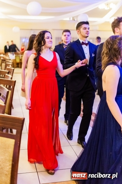 Zdjęcie w galerii na portalu naszraciborz.pl: Sportowcy i mundurowi z ZSOMS na studniówce w Pogrzebieniu  wiadomości z regionu