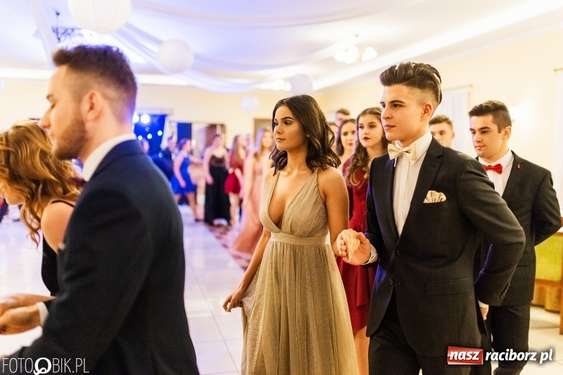 Zdjęcie w galerii na portalu naszraciborz.pl: Sportowcy i mundurowi z ZSOMS na studniówce w Pogrzebieniu  wiadomości z regionu