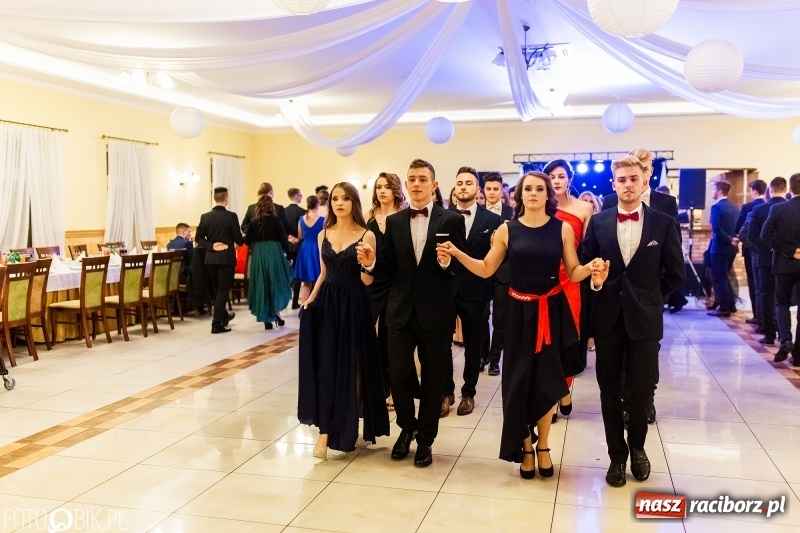 Zdjęcie w galerii na portalu naszraciborz.pl: Sportowcy i mundurowi z ZSOMS na studniówce w Pogrzebieniu  wiadomości z regionu