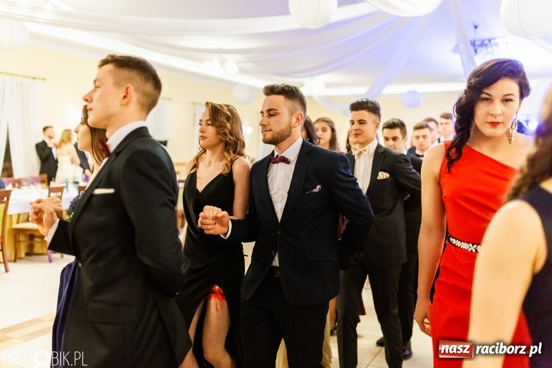 Zdjęcie w galerii na portalu naszraciborz.pl: Sportowcy i mundurowi z ZSOMS na studniówce w Pogrzebieniu  wiadomości z regionu