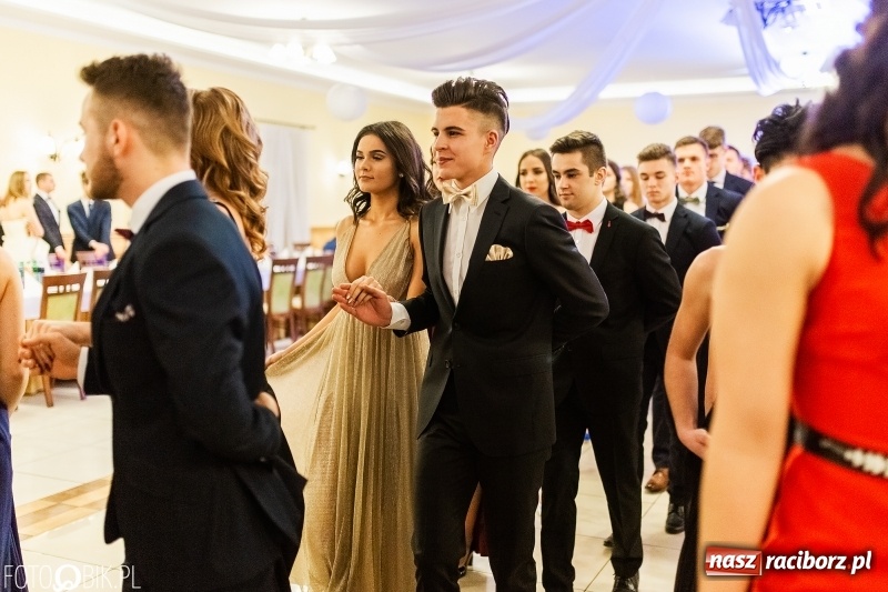 Zdjęcie w galerii na portalu naszraciborz.pl: Sportowcy i mundurowi z ZSOMS na studniówce w Pogrzebieniu  wiadomości z regionu