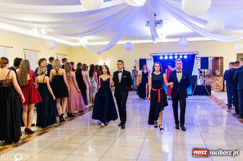 Zdjęcie w galerii na portalu naszraciborz.pl: Sportowcy i mundurowi z ZSOMS na studniówce w Pogrzebieniu  wiadomości z regionu