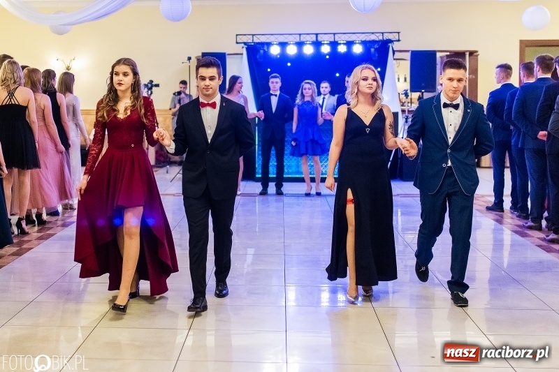 Zdjęcie w galerii na portalu naszraciborz.pl: Sportowcy i mundurowi z ZSOMS na studniówce w Pogrzebieniu  wiadomości z regionu