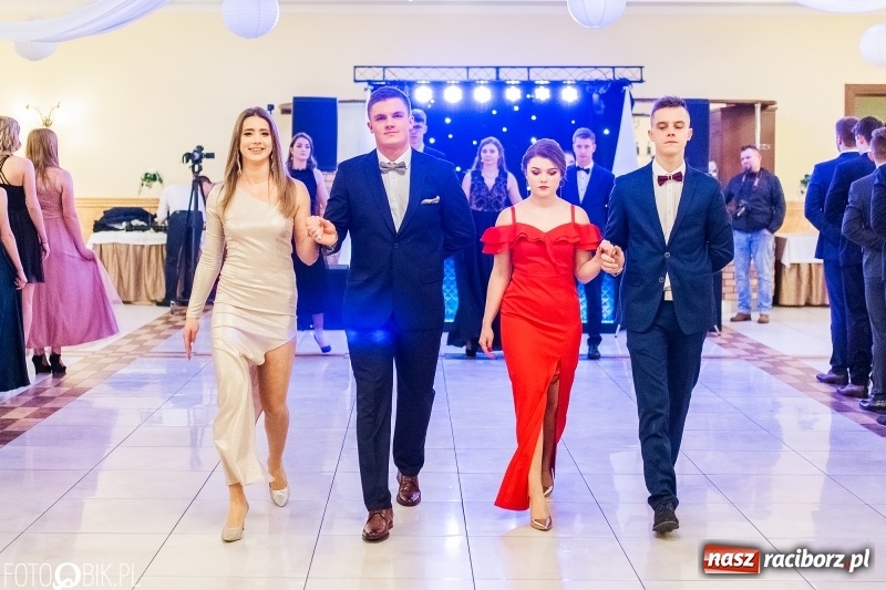 Zdjęcie w galerii na portalu naszraciborz.pl: Sportowcy i mundurowi z ZSOMS na studniówce w Pogrzebieniu  wiadomości z regionu