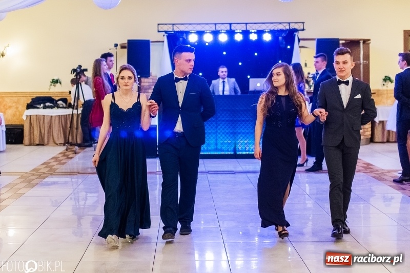 Zdjęcie w galerii na portalu naszraciborz.pl: Sportowcy i mundurowi z ZSOMS na studniówce w Pogrzebieniu  wiadomości z regionu