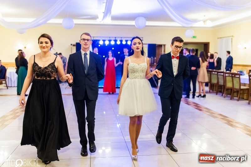 Zdjęcie w galerii na portalu naszraciborz.pl: Sportowcy i mundurowi z ZSOMS na studniówce w Pogrzebieniu  wiadomości z regionu