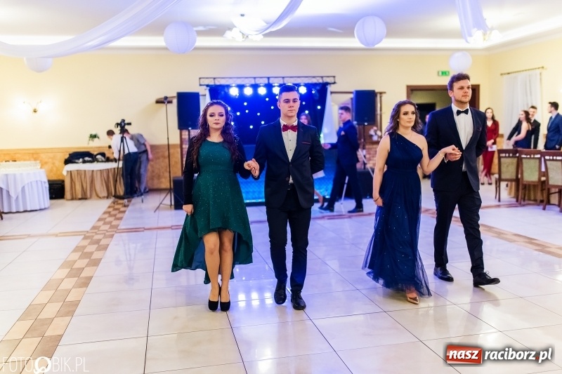 Zdjęcie w galerii na portalu naszraciborz.pl: Sportowcy i mundurowi z ZSOMS na studniówce w Pogrzebieniu  wiadomości z regionu