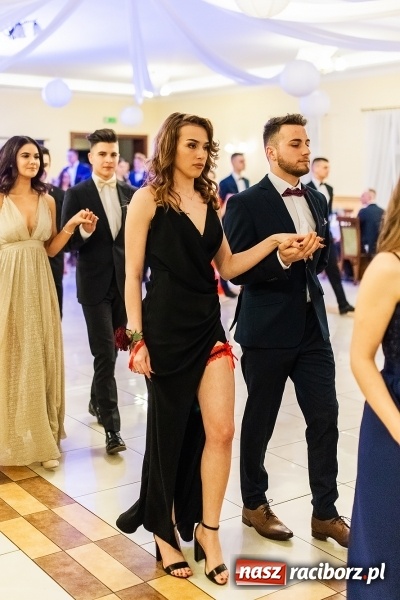 Zdjęcie w galerii na portalu naszraciborz.pl: Sportowcy i mundurowi z ZSOMS na studniówce w Pogrzebieniu  wiadomości z regionu