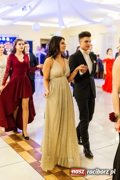 Zdjęcie w galerii na portalu naszraciborz.pl: Sportowcy i mundurowi z ZSOMS na studniówce w Pogrzebieniu  wiadomości z regionu