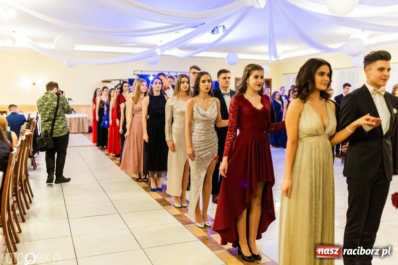 Zdjęcie w galerii na portalu naszraciborz.pl: Sportowcy i mundurowi z ZSOMS na studniówce w Pogrzebieniu  wiadomości z regionu