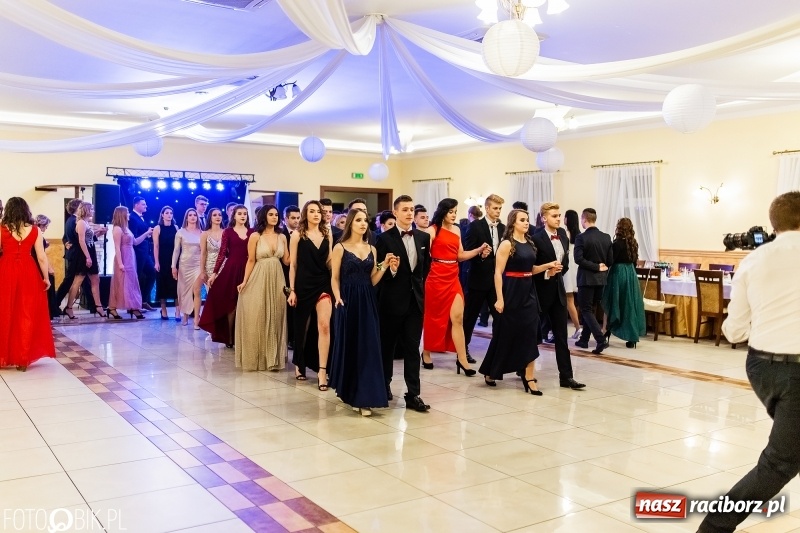 Zdjęcie w galerii na portalu naszraciborz.pl: Sportowcy i mundurowi z ZSOMS na studniówce w Pogrzebieniu  wiadomości z regionu