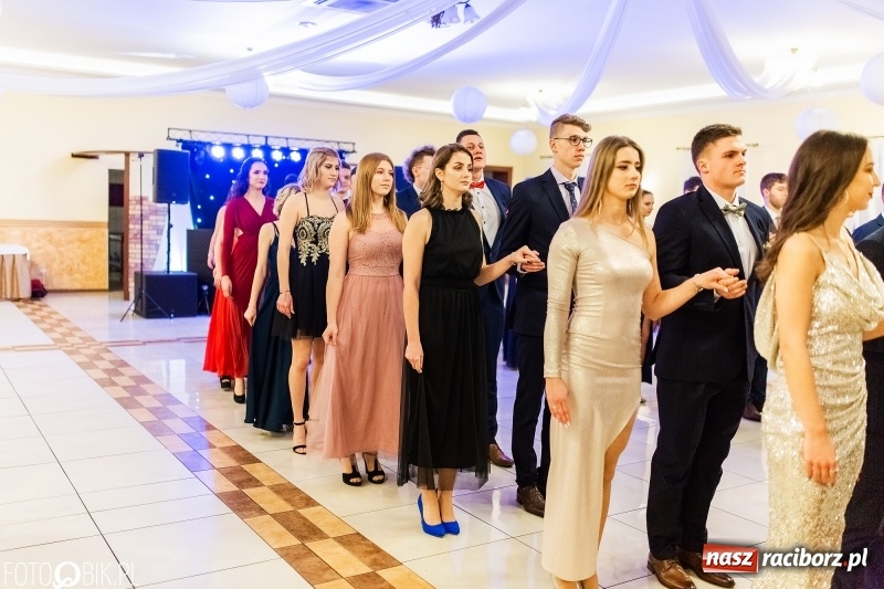 Zdjęcie w galerii na portalu naszraciborz.pl: Sportowcy i mundurowi z ZSOMS na studniówce w Pogrzebieniu  wiadomości z regionu