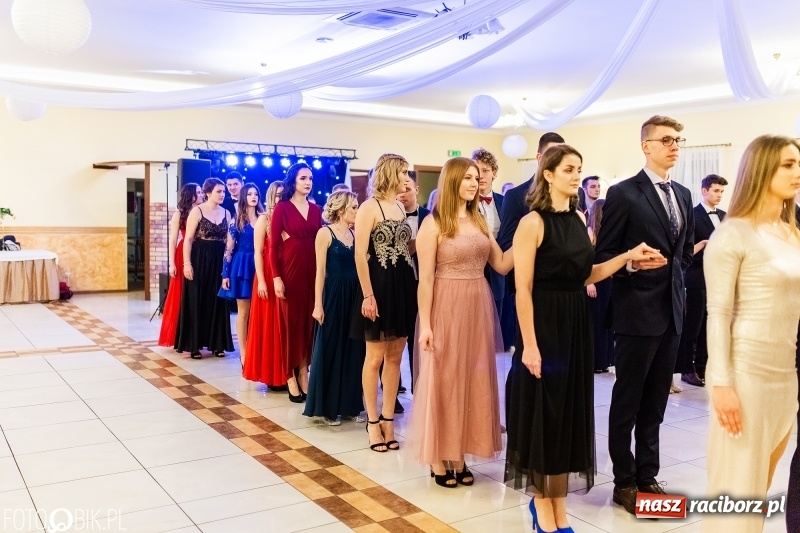 Zdjęcie w galerii na portalu naszraciborz.pl: Sportowcy i mundurowi z ZSOMS na studniówce w Pogrzebieniu  wiadomości z regionu