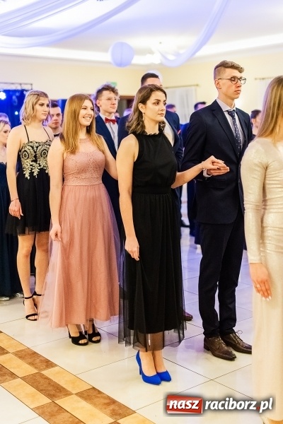 Zdjęcie w galerii na portalu naszraciborz.pl: Sportowcy i mundurowi z ZSOMS na studniówce w Pogrzebieniu  wiadomości z regionu