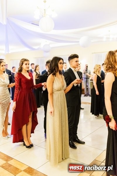 Zdjęcie w galerii na portalu naszraciborz.pl: Sportowcy i mundurowi z ZSOMS na studniówce w Pogrzebieniu  wiadomości z regionu