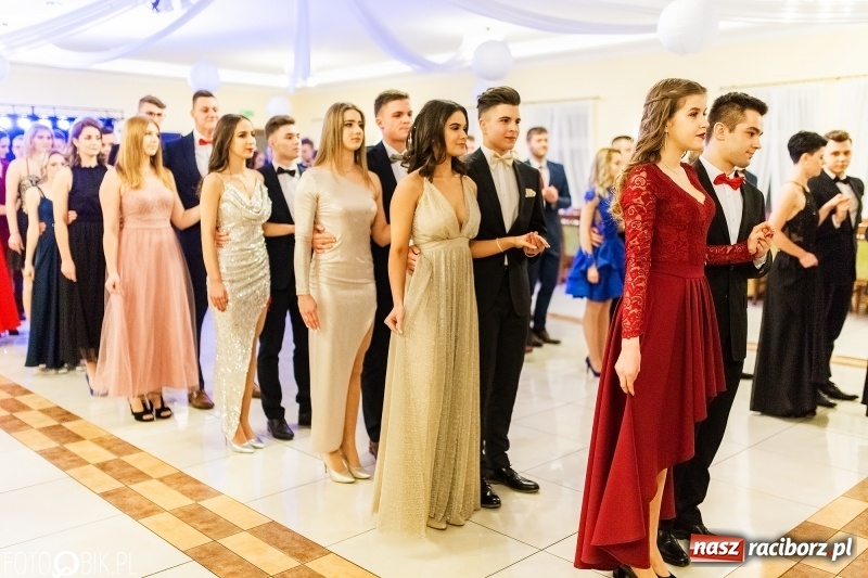 Zdjęcie w galerii na portalu naszraciborz.pl: Sportowcy i mundurowi z ZSOMS na studniówce w Pogrzebieniu  wiadomości z regionu