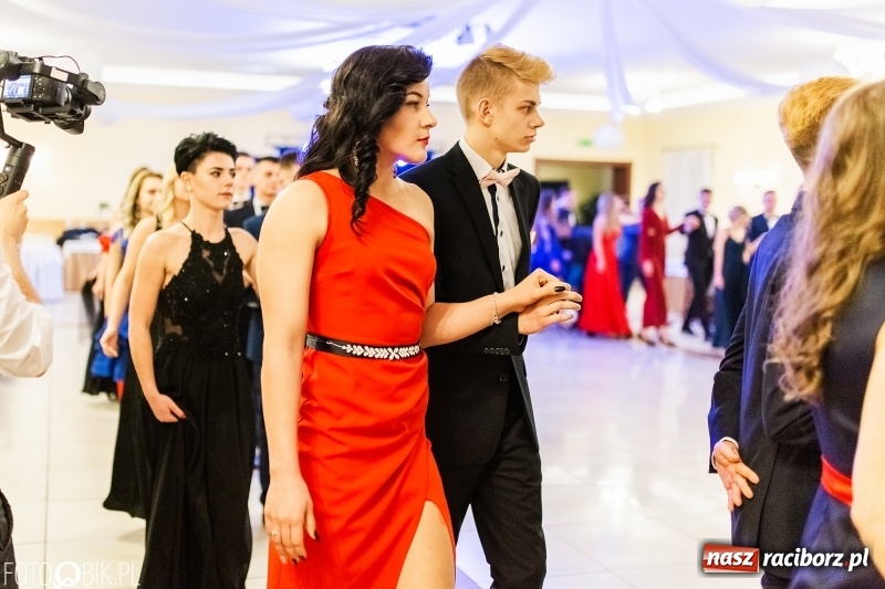 Zdjęcie w galerii na portalu naszraciborz.pl: Sportowcy i mundurowi z ZSOMS na studniówce w Pogrzebieniu  wiadomości z regionu