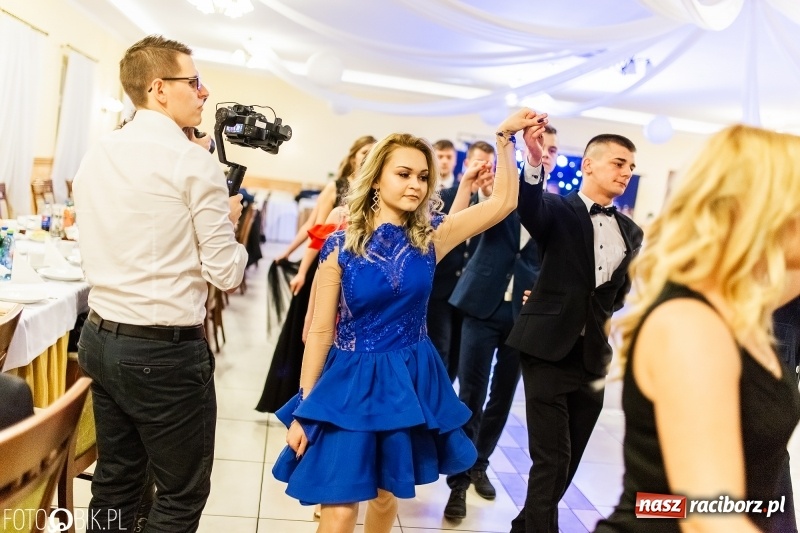 Zdjęcie w galerii na portalu naszraciborz.pl: Sportowcy i mundurowi z ZSOMS na studniówce w Pogrzebieniu  wiadomości z regionu