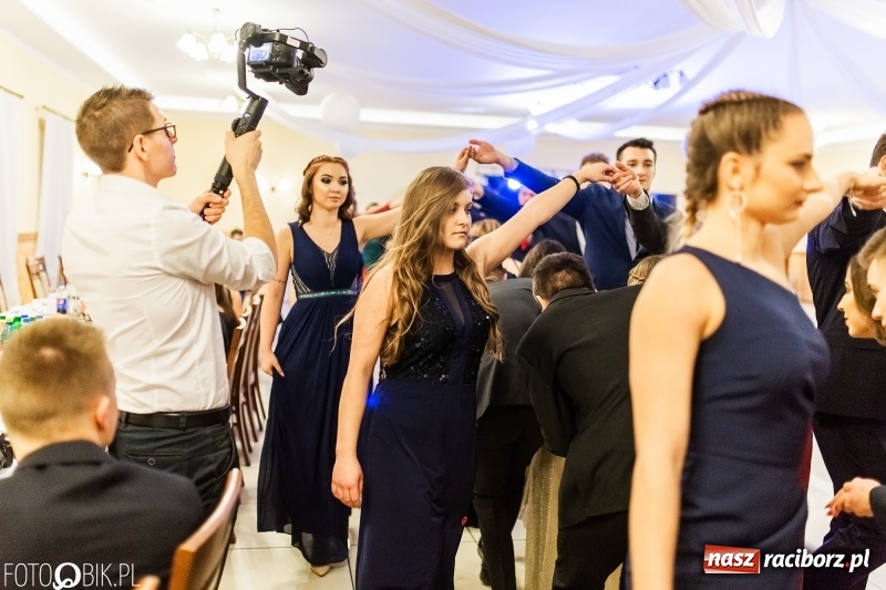 Zdjęcie w galerii na portalu naszraciborz.pl: Sportowcy i mundurowi z ZSOMS na studniówce w Pogrzebieniu  wiadomości z regionu