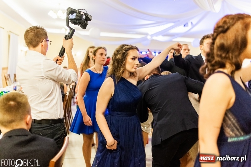 Zdjęcie w galerii na portalu naszraciborz.pl: Sportowcy i mundurowi z ZSOMS na studniówce w Pogrzebieniu  wiadomości z regionu