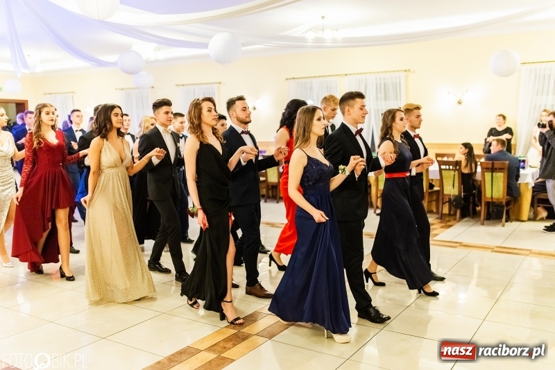 Zdjęcie w galerii na portalu naszraciborz.pl: Sportowcy i mundurowi z ZSOMS na studniówce w Pogrzebieniu  wiadomości z regionu