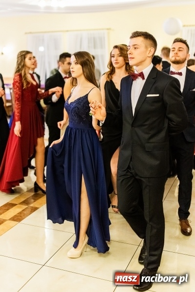 Zdjęcie w galerii na portalu naszraciborz.pl: Sportowcy i mundurowi z ZSOMS na studniówce w Pogrzebieniu  wiadomości z regionu