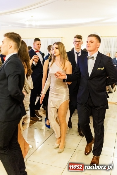 Zdjęcie w galerii na portalu naszraciborz.pl: Sportowcy i mundurowi z ZSOMS na studniówce w Pogrzebieniu  wiadomości z regionu