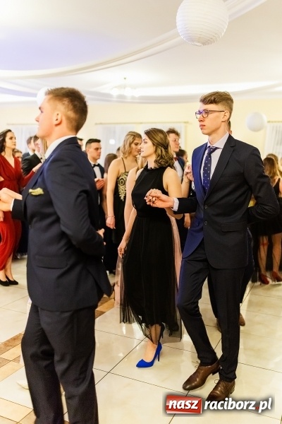 Zdjęcie w galerii na portalu naszraciborz.pl: Sportowcy i mundurowi z ZSOMS na studniówce w Pogrzebieniu  wiadomości z regionu