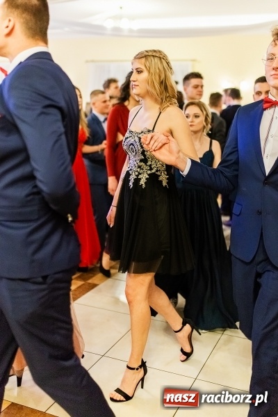 Zdjęcie w galerii na portalu naszraciborz.pl: Sportowcy i mundurowi z ZSOMS na studniówce w Pogrzebieniu  wiadomości z regionu