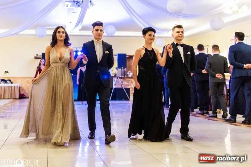 Zdjęcie w galerii na portalu naszraciborz.pl: Sportowcy i mundurowi z ZSOMS na studniówce w Pogrzebieniu  wiadomości z regionu