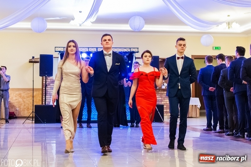 Zdjęcie w galerii na portalu naszraciborz.pl: Sportowcy i mundurowi z ZSOMS na studniówce w Pogrzebieniu  wiadomości z regionu