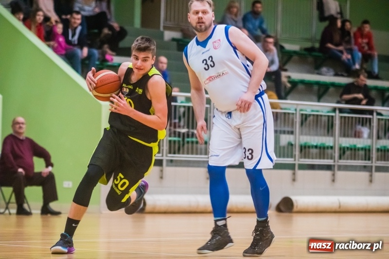 Zdjęcie w galerii na portalu naszraciborz.pl: 32 punkty Sidora do raciborskiego z koszami wora wiadomości z regionu