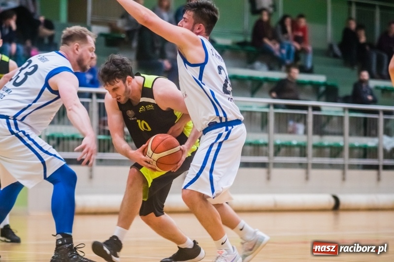 Zdjęcie w galerii na portalu naszraciborz.pl: 32 punkty Sidora do raciborskiego z koszami wora wiadomości z regionu