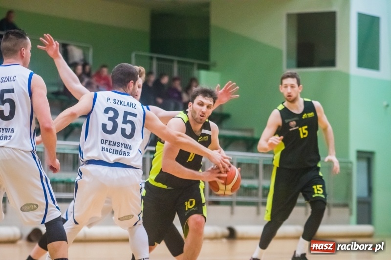 Zdjęcie w galerii na portalu naszraciborz.pl: 32 punkty Sidora do raciborskiego z koszami wora wiadomości z regionu