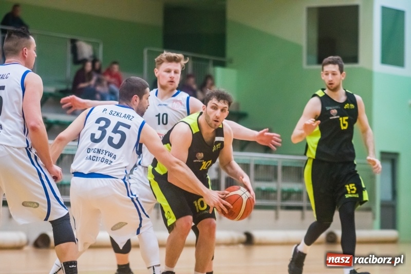 Zdjęcie w galerii na portalu naszraciborz.pl: 32 punkty Sidora do raciborskiego z koszami wora wiadomości z regionu