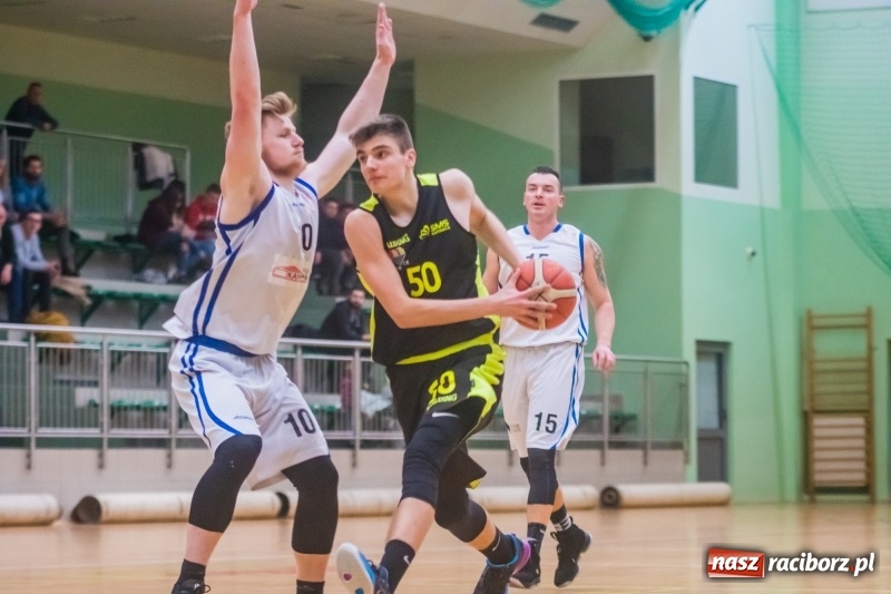 Zdjęcie w galerii na portalu naszraciborz.pl: 32 punkty Sidora do raciborskiego z koszami wora wiadomości z regionu