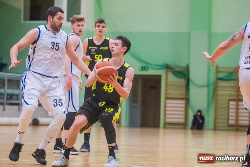 Zdjęcie w galerii na portalu naszraciborz.pl: 32 punkty Sidora do raciborskiego z koszami wora wiadomości z regionu