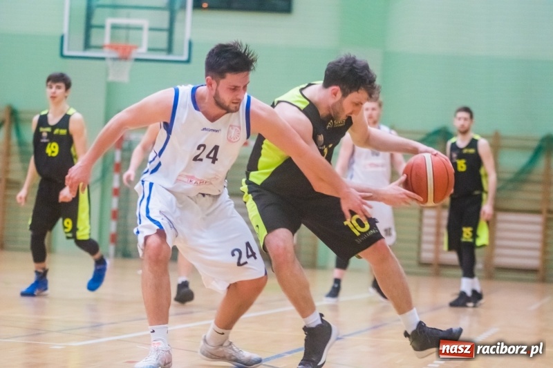 Zdjęcie w galerii na portalu naszraciborz.pl: 32 punkty Sidora do raciborskiego z koszami wora wiadomości z regionu