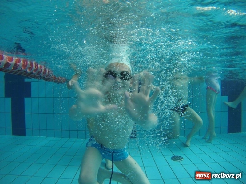 Zdjęcie w galerii na portalu naszraciborz.pl: W kuźniańskiej szkole potrafią już pływać wiadomości z regionu