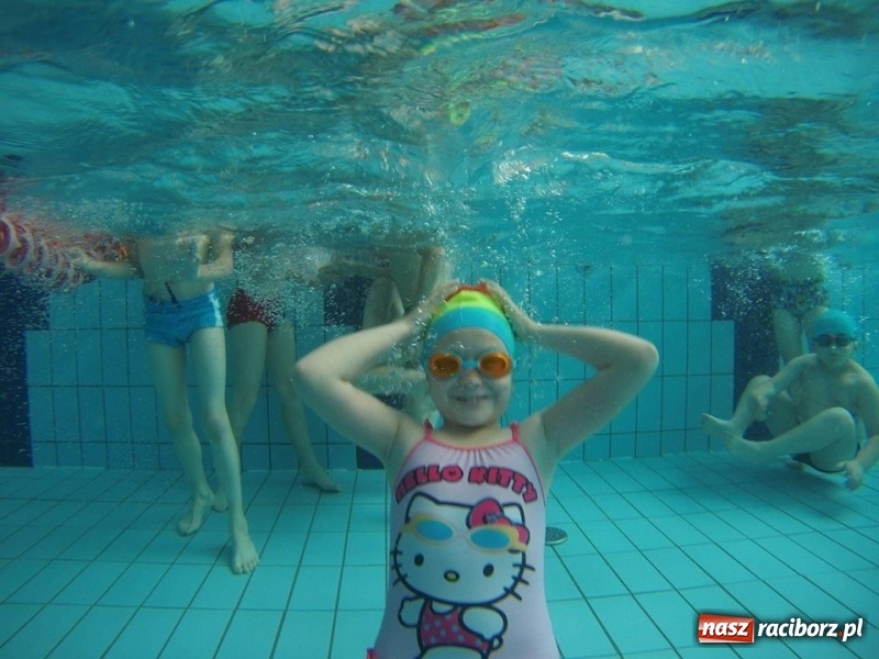 Zdjęcie w galerii na portalu naszraciborz.pl: W kuźniańskiej szkole potrafią już pływać wiadomości z regionu