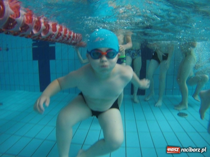 Zdjęcie w galerii na portalu naszraciborz.pl: W kuźniańskiej szkole potrafią już pływać wiadomości z regionu